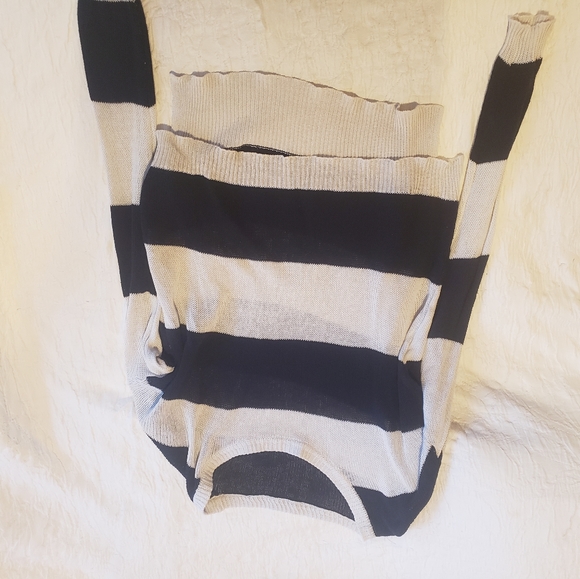 👕Brandy Melville sweater - Picture 2 of 3